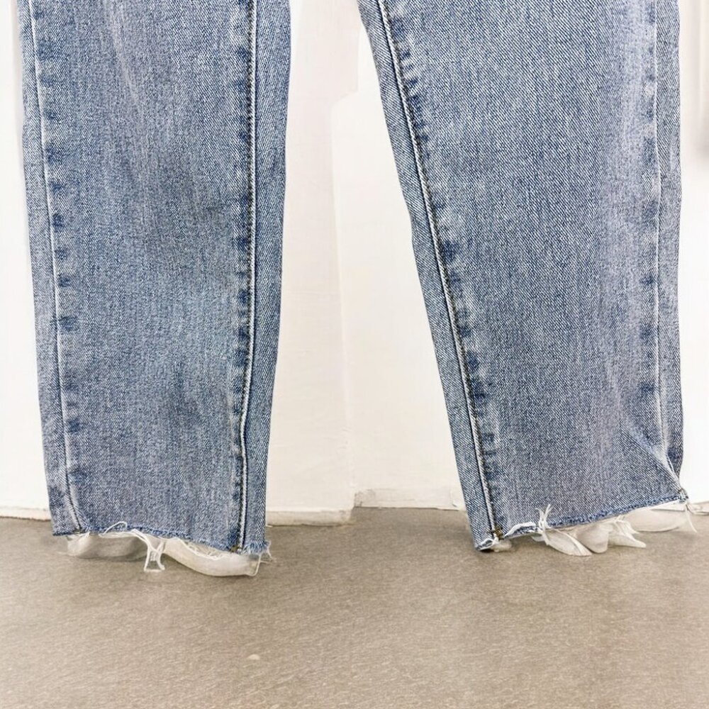 NWT Elliatt High Waisted Light Washed Denim Jeans - Picture 5 of 6